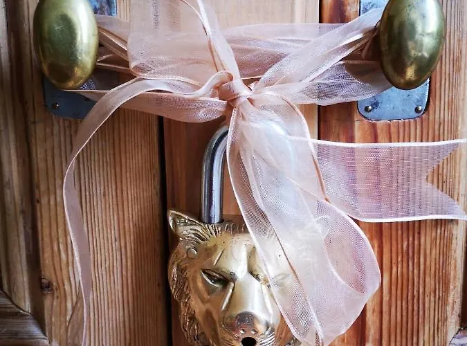 לינה וארוחת בוקר Mule, Route Du Mule 3*