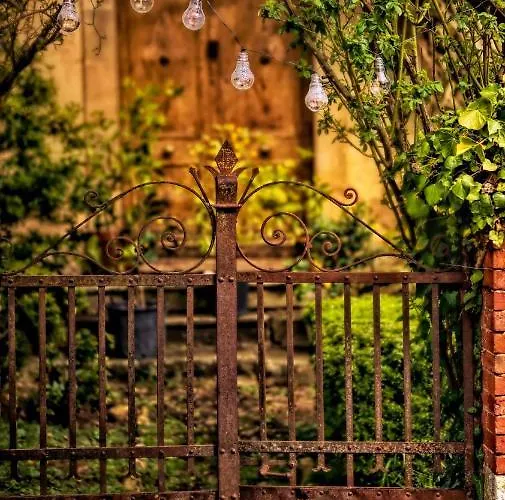 לינה וארוחת בוקר Mule, Route Du Mule 3*